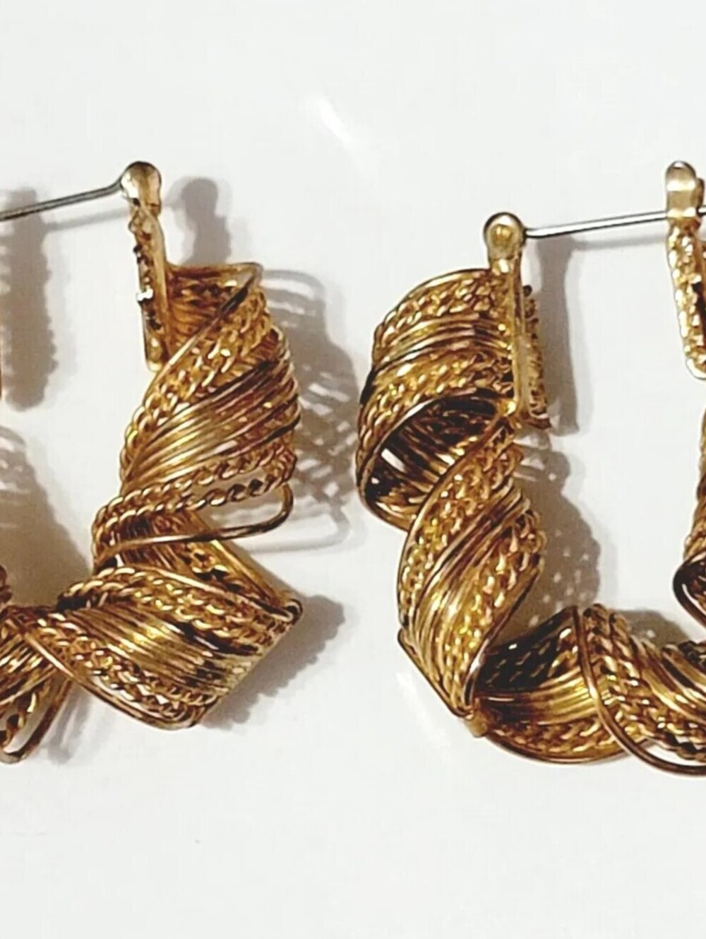 Vintage Hoop Pierced Earrings Curled Ribbon 1.25" Self-Closing Modernist gp-27